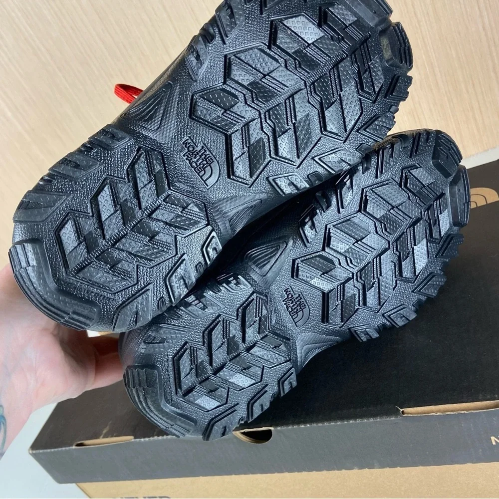 The North Face Youth Chilkat Lace II Waterproof Snow Boots Size 4 NIB